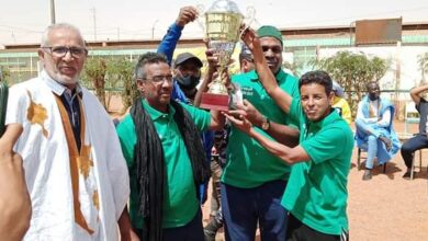 صورة فريق بلدية عرفات للكرة الحديدية يحصد جوائز الكأس بازويرات