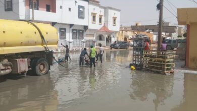 صورة بلدية عرفات تطلق عملية شفط مياه الأمطار عن الشوارع المغمورة والأسر المتضررة للمرة الثانية خلال فصل الأمطار