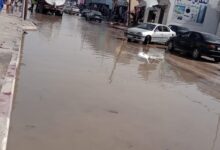 صورة بلدية عرفات تواصل شفط مياه الأمطار عن مختلف الأحياء والشوارع الرئيسية لليوم الرابع على التوالي