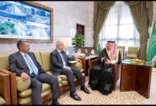 صورة عمدة بلدية عرفات يلتقي بصاحب السمو الملكي أمير منطقة الرياض