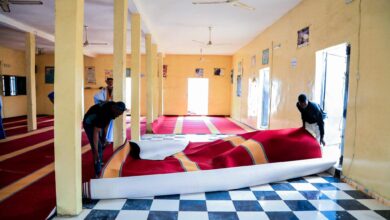 صورة بلدية عرفات تطلق عملية لتفريش عشرات المساجد بالمقاطعة