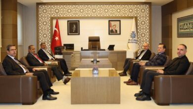 صورة رئيس بلدية سلجوقلو يستقبل عمدة بلدية عرفات ويبحثان سبل تعزيز التعاون المشترك