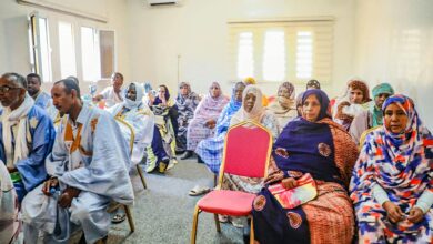 صورة عمدة بلدية عرفات يجتمع برؤساء منظمات المجتمع المدني ووجهاء مقاطعة عرفات 